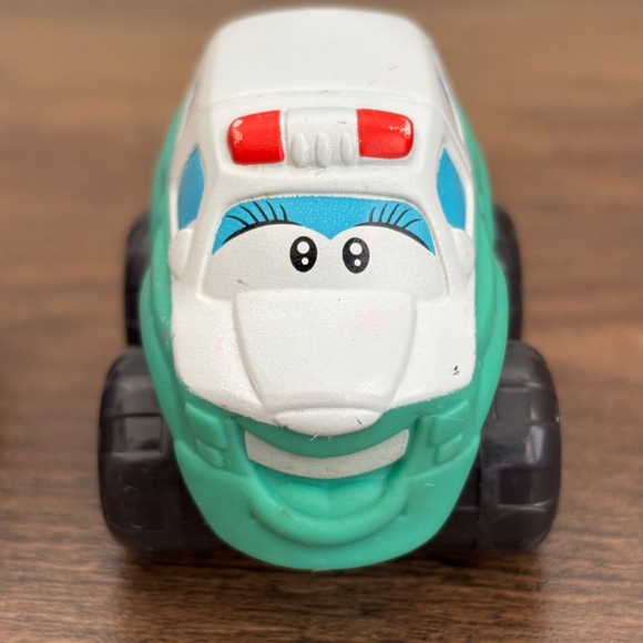 2008 Chuck and Friends Hasbro MENDY Ambulance VIOLET Truck Toy Vehicles Lot Of 2 - Picture 9 of 10